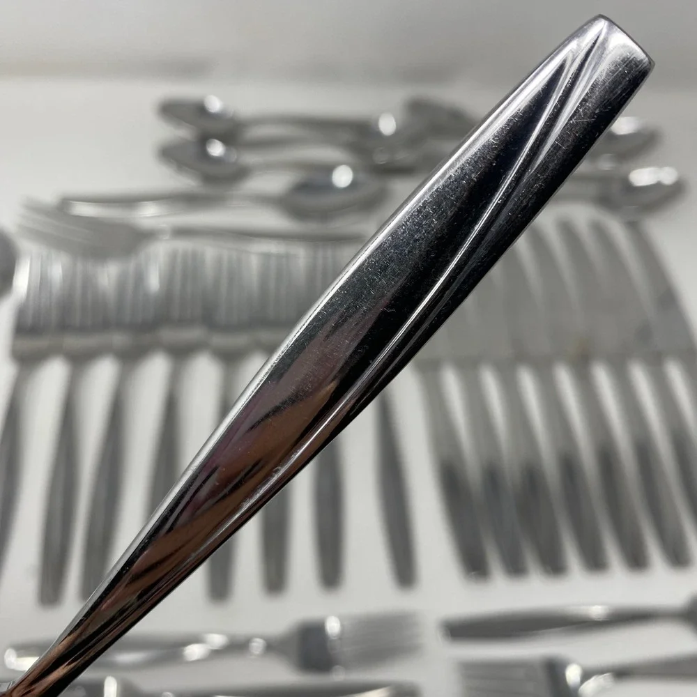 Oneida Flatware Silver Stainless Steel Swirl Twist Pattern 35pc Set